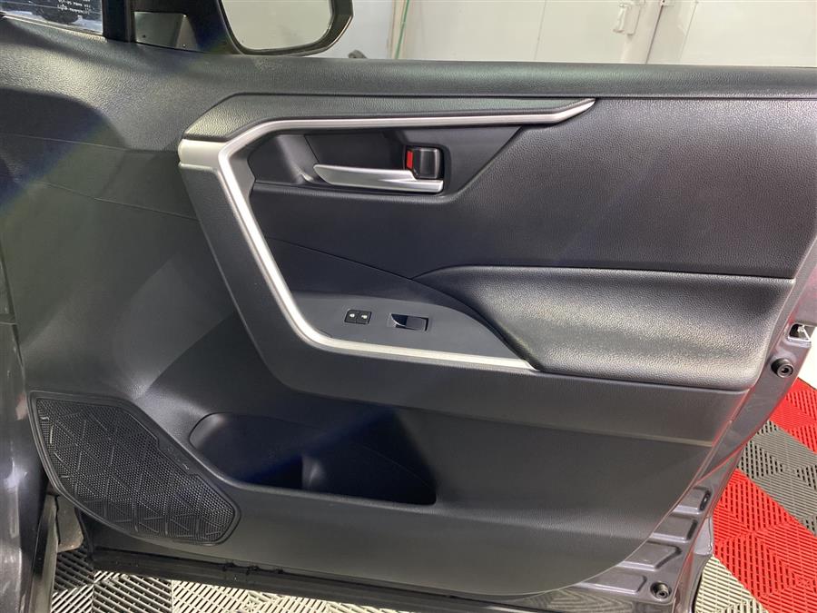 Used Toyota Rav4 Hybrid XLE 2020 | Queens Auto Mall. Richmond Hill, New York Used Toyota Rav4 Hybrid XLE 2020 | Queens Auto Mall. Richmond Hill, New York
