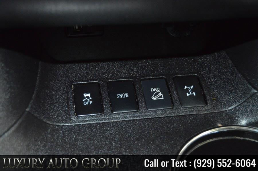 2016 Toyota Highlander AWD 4dr V6 XLE (Natl), available for sale in Bronx, New York | Luxury Auto Group. Bronx, New York 2016 Toyota Highlander AWD 4dr V6 XLE (Natl), available for sale in Bronx, New York | Luxury Auto Group. Bronx, New York