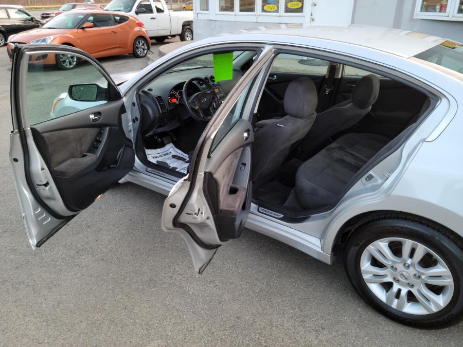 Used Nissan Altima 4dr Sdn I4 CVT 2.5 S 2011 | Cos Central Auto. Meriden, Connecticut Used Nissan Altima 4dr Sdn I4 CVT 2.5 S 2011 | Cos Central Auto. Meriden, Connecticut