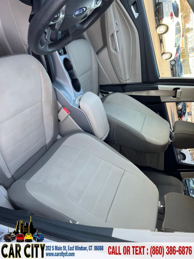 2015 Ford Escape 4WD 4dr SE, available for sale in East Windsor, Connecticut | Car City LLC. East Windsor, Connecticut 2015 Ford Escape 4WD 4dr SE, available for sale in East Windsor, Connecticut | Car City LLC. East Windsor, Connecticut