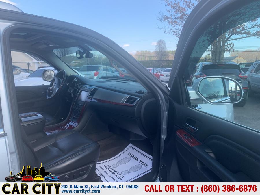 2013 Cadillac Escalade ESV AWD 4dr Luxury, available for sale in East Windsor, Connecticut | Car City LLC. East Windsor, Connecticut 2013 Cadillac Escalade ESV AWD 4dr Luxury, available for sale in East Windsor, Connecticut | Car City LLC. East Windsor, Connecticut