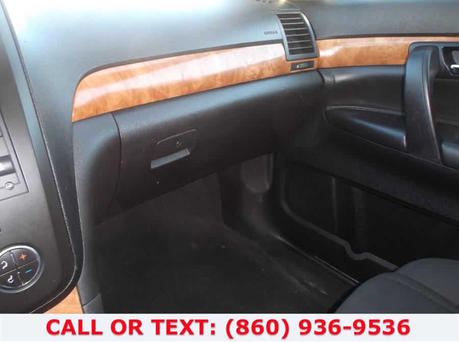2007 Saturn Outlook AWD 4dr XR, available for sale in Hartford, Connecticut | Lee Motors Sales Inc. Hartford, Connecticut 2007 Saturn Outlook AWD 4dr XR, available for sale in Hartford, Connecticut | Lee Motors Sales Inc. Hartford, Connecticut