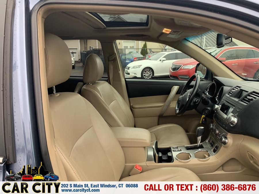2011 Toyota Highlander 4WD 4dr V6 SE (Natl), available for sale in East Windsor, Connecticut | Car City LLC. East Windsor, Connecticut 2011 Toyota Highlander 4WD 4dr V6 SE (Natl), available for sale in East Windsor, Connecticut | Car City LLC. East Windsor, Connecticut