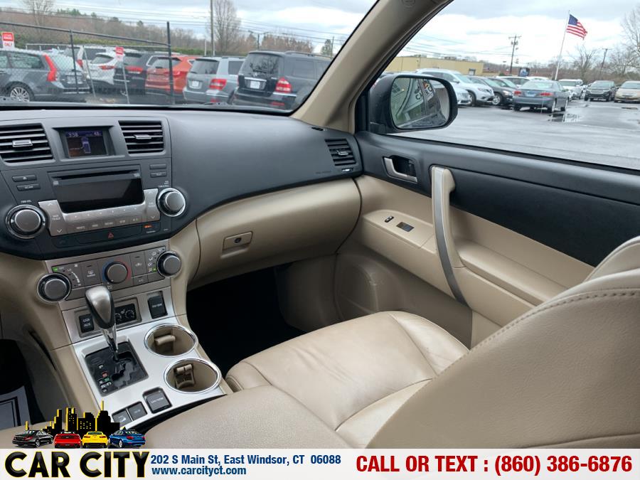 2011 Toyota Highlander 4WD 4dr V6 SE (Natl), available for sale in East Windsor, Connecticut | Car City LLC. East Windsor, Connecticut 2011 Toyota Highlander 4WD 4dr V6 SE (Natl), available for sale in East Windsor, Connecticut | Car City LLC. East Windsor, Connecticut