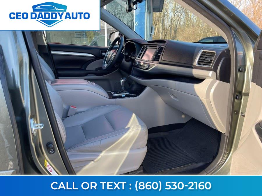 2016 Toyota Highlander AWD 4dr V6 XLE (Natl), available for sale in Online only, Connecticut | CEO DADDY AUTO. Online only, Connecticut 2016 Toyota Highlander AWD 4dr V6 XLE (Natl), available for sale in Online only, Connecticut | CEO DADDY AUTO. Online only, Connecticut