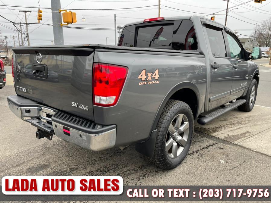 2015 Nissan Titan 4WD Crew Cab SWB SV photo