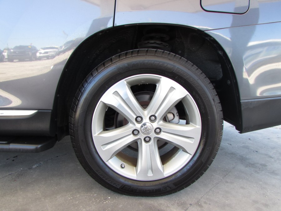 Used Toyota Highlander 4WD 4dr V6 Limited (Natl) 2013 | VIP Auto Enterprise, Inc. Orlando, Florida Used Toyota Highlander 4WD 4dr V6 Limited (Natl) 2013 | VIP Auto Enterprise, Inc. Orlando, Florida