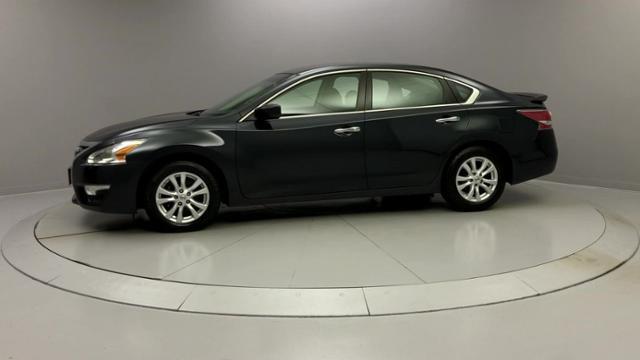 Used Nissan Altima 4dr Sdn I4 2.5 S 2014 | J&M Automotive Sls&Svc LLC. Naugatuck, Connecticut Used Nissan Altima 4dr Sdn I4 2.5 S 2014 | J&M Automotive Sls&Svc LLC. Naugatuck, Connecticut