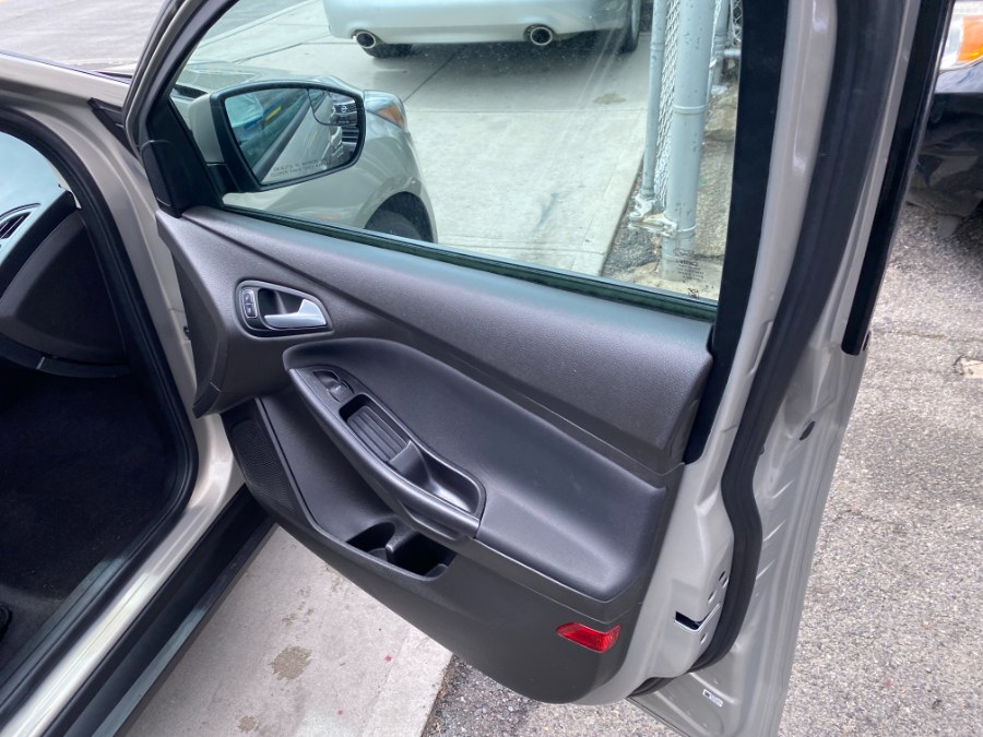 Used Ford Focus 4dr Sdn SE 2016 | Middle Village Motors . Middle Village, New York Used Ford Focus 4dr Sdn SE 2016 | Middle Village Motors . Middle Village, New York