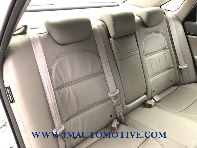 2011 Hyundai Azera 4dr Sdn Limited, available for sale in Naugatuck, Connecticut | J&M Automotive Sls&Svc LLC. Naugatuck, Connecticut 2011 Hyundai Azera 4dr Sdn Limited, available for sale in Naugatuck, Connecticut | J&M Automotive Sls&Svc LLC. Naugatuck, Connecticut