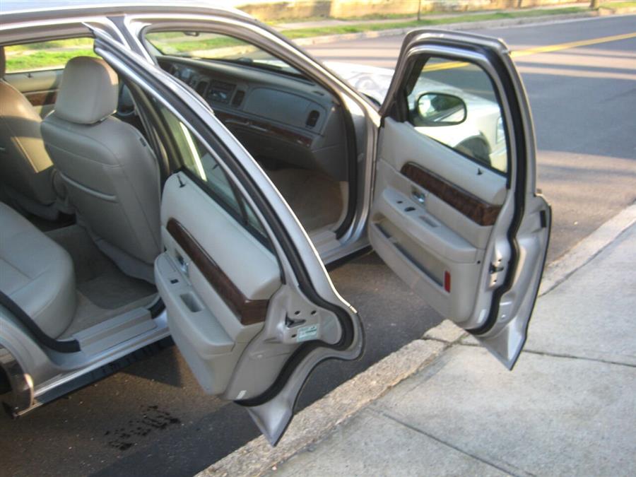2010 Mercury Grand Marquis LS 4dr Sedan, available for sale in Massapequa, New York | Rite Choice Auto Inc.. Massapequa, New York 2010 Mercury Grand Marquis LS 4dr Sedan, available for sale in Massapequa, New York | Rite Choice Auto Inc.. Massapequa, New York