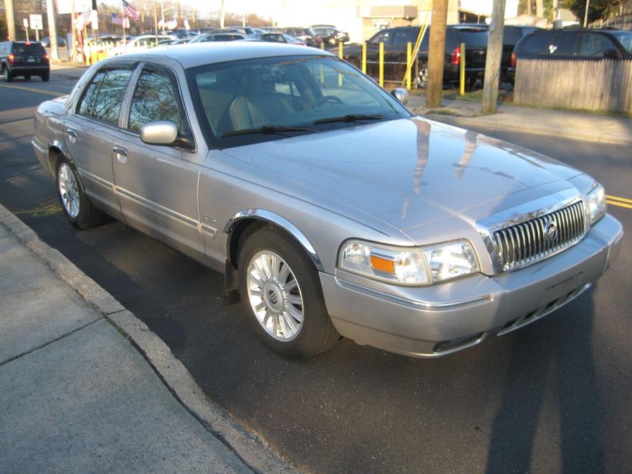 2010 Mercury Grand Marquis LS 4dr Sedan, available for sale in Massapequa, New York | Rite Choice Auto Inc.. Massapequa, New York 2010 Mercury Grand Marquis LS 4dr Sedan, available for sale in Massapequa, New York | Rite Choice Auto Inc.. Massapequa, New York