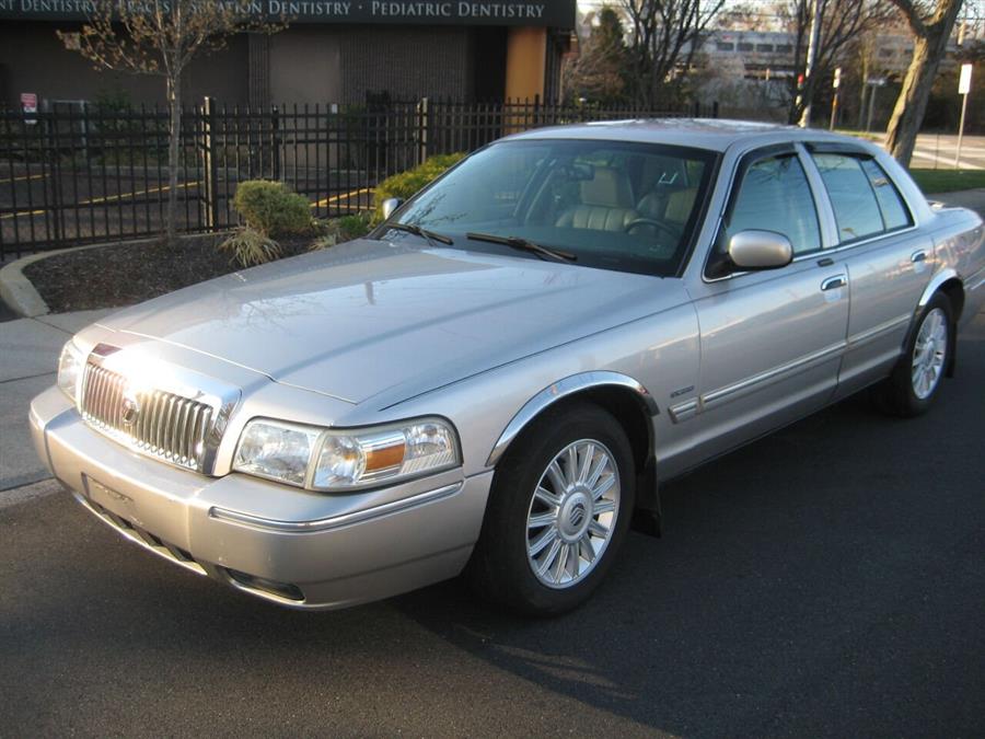 2010 Mercury Grand Marquis LS 4dr Sedan, available for sale in Massapequa, New York | Rite Choice Auto Inc.. Massapequa, New York 2010 Mercury Grand Marquis LS 4dr Sedan, available for sale in Massapequa, New York | Rite Choice Auto Inc.. Massapequa, New York
