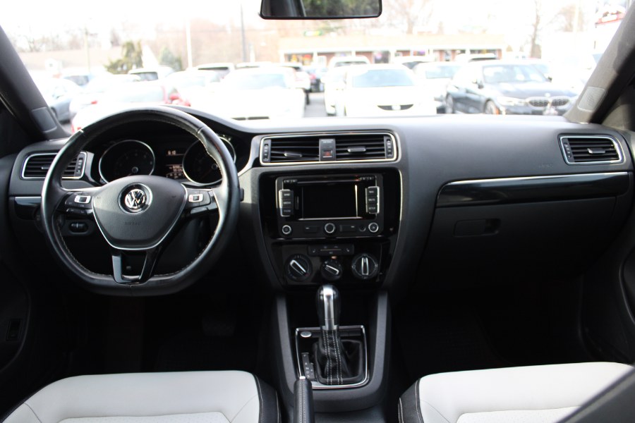 2015 Volkswagen Jetta Sedan 4dr Auto 1.8T SE w/Connectivity PZEV, available for sale in Plantsville, Connecticut | Auto House of Luxury. Plantsville, Connecticut 2015 Volkswagen Jetta Sedan 4dr Auto 1.8T SE w/Connectivity PZEV, available for sale in Plantsville, Connecticut | Auto House of Luxury. Plantsville, Connecticut