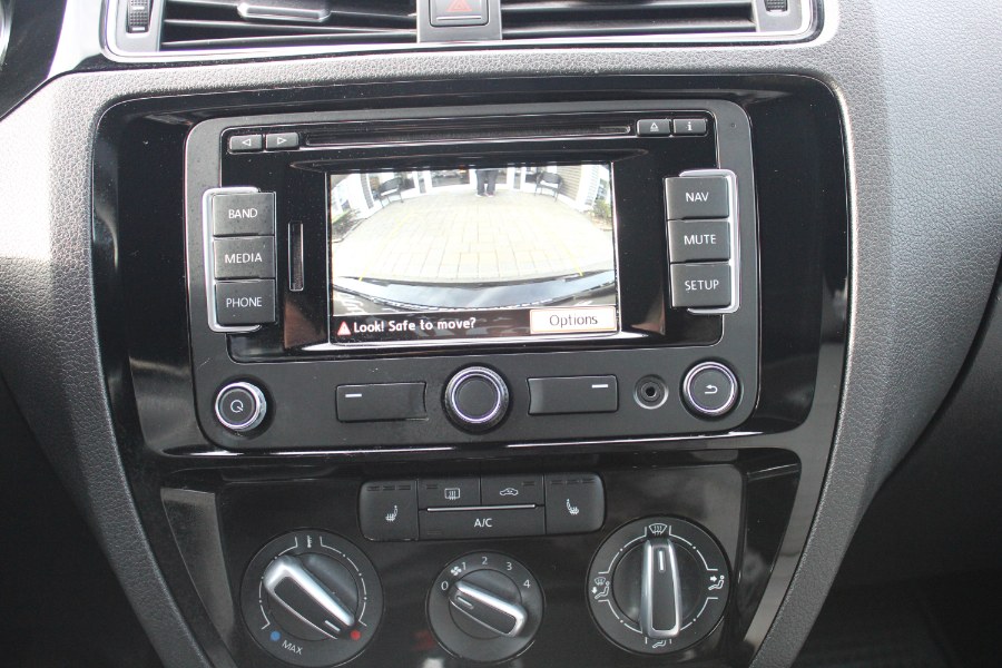 2015 Volkswagen Jetta Sedan 4dr Auto 1.8T SE w/Connectivity PZEV, available for sale in Plantsville, Connecticut | Auto House of Luxury. Plantsville, Connecticut 2015 Volkswagen Jetta Sedan 4dr Auto 1.8T SE w/Connectivity PZEV, available for sale in Plantsville, Connecticut | Auto House of Luxury. Plantsville, Connecticut