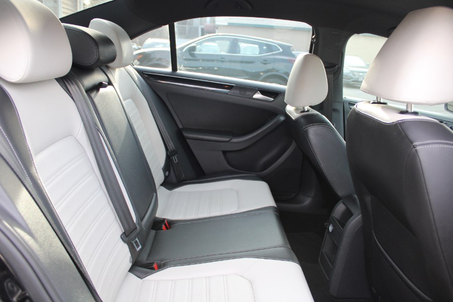 2015 Volkswagen Jetta Sedan 4dr Auto 1.8T SE w/Connectivity PZEV, available for sale in Plantsville, Connecticut | Auto House of Luxury. Plantsville, Connecticut 2015 Volkswagen Jetta Sedan 4dr Auto 1.8T SE w/Connectivity PZEV, available for sale in Plantsville, Connecticut | Auto House of Luxury. Plantsville, Connecticut