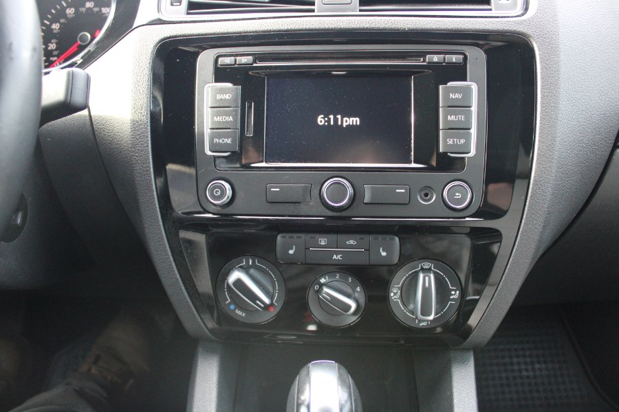 2015 Volkswagen Jetta Sedan 4dr Auto 1.8T SE w/Connectivity PZEV, available for sale in Plantsville, Connecticut | Auto House of Luxury. Plantsville, Connecticut 2015 Volkswagen Jetta Sedan 4dr Auto 1.8T SE w/Connectivity PZEV, available for sale in Plantsville, Connecticut | Auto House of Luxury. Plantsville, Connecticut
