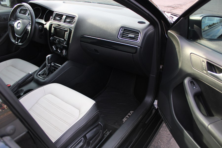2015 Volkswagen Jetta Sedan 4dr Auto 1.8T SE w/Connectivity PZEV, available for sale in Plantsville, Connecticut | Auto House of Luxury. Plantsville, Connecticut 2015 Volkswagen Jetta Sedan 4dr Auto 1.8T SE w/Connectivity PZEV, available for sale in Plantsville, Connecticut | Auto House of Luxury. Plantsville, Connecticut
