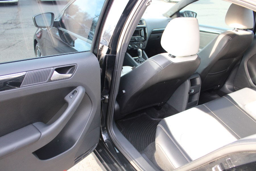 2015 Volkswagen Jetta Sedan 4dr Auto 1.8T SE w/Connectivity PZEV, available for sale in Plantsville, Connecticut | Auto House of Luxury. Plantsville, Connecticut 2015 Volkswagen Jetta Sedan 4dr Auto 1.8T SE w/Connectivity PZEV, available for sale in Plantsville, Connecticut | Auto House of Luxury. Plantsville, Connecticut