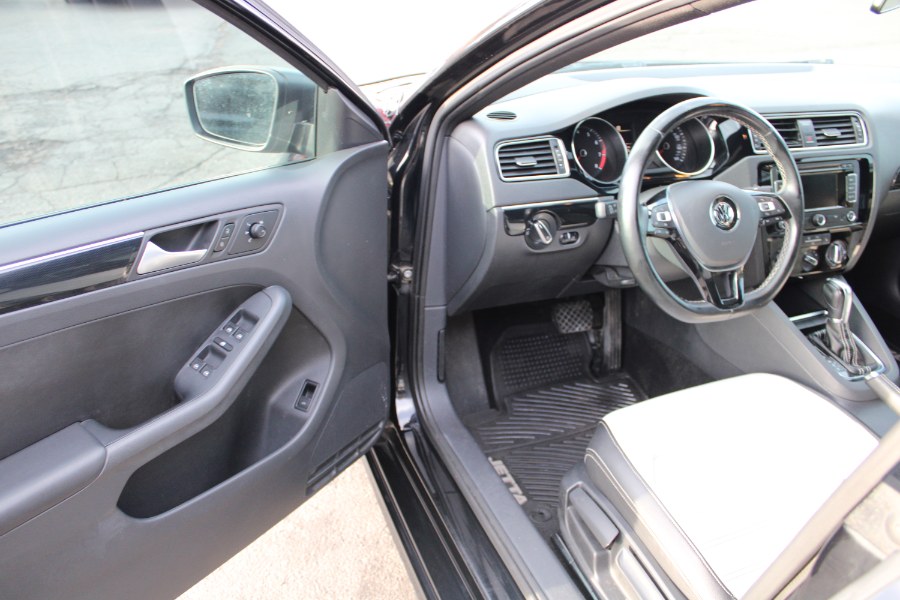 2015 Volkswagen Jetta Sedan 4dr Auto 1.8T SE w/Connectivity PZEV, available for sale in Plantsville, Connecticut | Auto House of Luxury. Plantsville, Connecticut 2015 Volkswagen Jetta Sedan 4dr Auto 1.8T SE w/Connectivity PZEV, available for sale in Plantsville, Connecticut | Auto House of Luxury. Plantsville, Connecticut