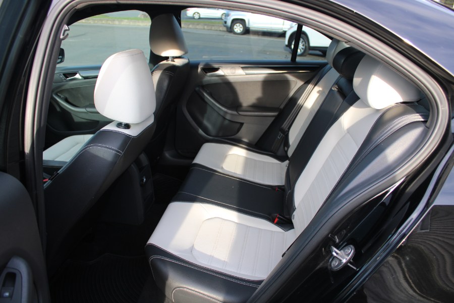 2015 Volkswagen Jetta Sedan 4dr Auto 1.8T SE w/Connectivity PZEV, available for sale in Plantsville, Connecticut | Auto House of Luxury. Plantsville, Connecticut 2015 Volkswagen Jetta Sedan 4dr Auto 1.8T SE w/Connectivity PZEV, available for sale in Plantsville, Connecticut | Auto House of Luxury. Plantsville, Connecticut
