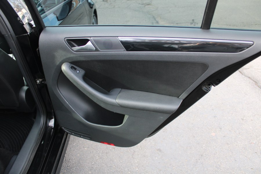 2015 Volkswagen Jetta Sedan 4dr Auto 1.8T SE w/Connectivity PZEV, available for sale in Plantsville, Connecticut | Auto House of Luxury. Plantsville, Connecticut 2015 Volkswagen Jetta Sedan 4dr Auto 1.8T SE w/Connectivity PZEV, available for sale in Plantsville, Connecticut | Auto House of Luxury. Plantsville, Connecticut