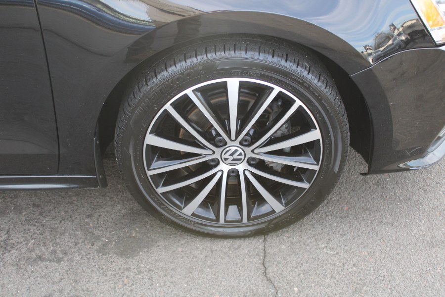 2015 Volkswagen Jetta Sedan 4dr Auto 1.8T SE w/Connectivity PZEV, available for sale in Plantsville, Connecticut | Auto House of Luxury. Plantsville, Connecticut 2015 Volkswagen Jetta Sedan 4dr Auto 1.8T SE w/Connectivity PZEV, available for sale in Plantsville, Connecticut | Auto House of Luxury. Plantsville, Connecticut