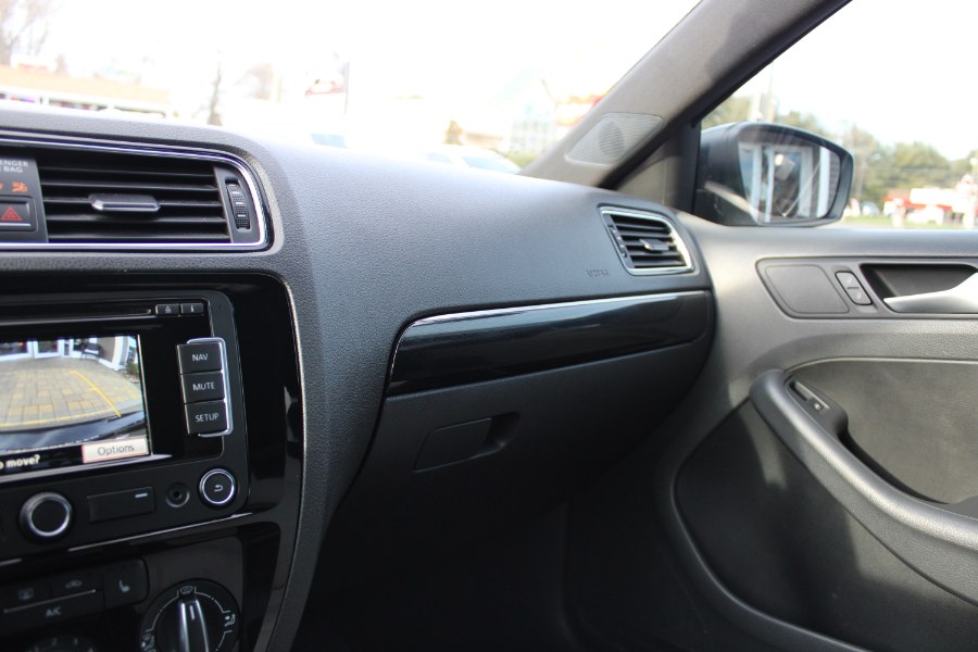 2015 Volkswagen Jetta Sedan 4dr Auto 1.8T SE w/Connectivity PZEV, available for sale in Plantsville, Connecticut | Auto House of Luxury. Plantsville, Connecticut 2015 Volkswagen Jetta Sedan 4dr Auto 1.8T SE w/Connectivity PZEV, available for sale in Plantsville, Connecticut | Auto House of Luxury. Plantsville, Connecticut