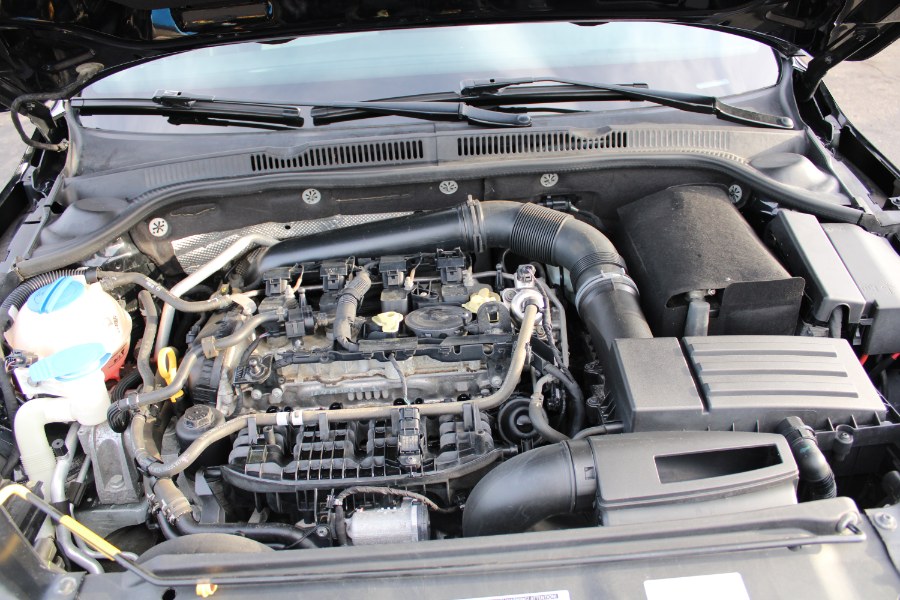 2015 Volkswagen Jetta Sedan 4dr Auto 1.8T SE w/Connectivity PZEV, available for sale in Plantsville, Connecticut | Auto House of Luxury. Plantsville, Connecticut 2015 Volkswagen Jetta Sedan 4dr Auto 1.8T SE w/Connectivity PZEV, available for sale in Plantsville, Connecticut | Auto House of Luxury. Plantsville, Connecticut