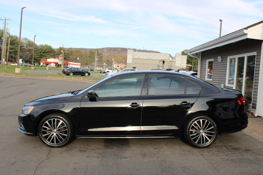 2015 Volkswagen Jetta Sedan 4dr Auto 1.8T SE w/Connectivity PZEV, available for sale in Plantsville, Connecticut | Auto House of Luxury. Plantsville, Connecticut 2015 Volkswagen Jetta Sedan 4dr Auto 1.8T SE w/Connectivity PZEV, available for sale in Plantsville, Connecticut | Auto House of Luxury. Plantsville, Connecticut
