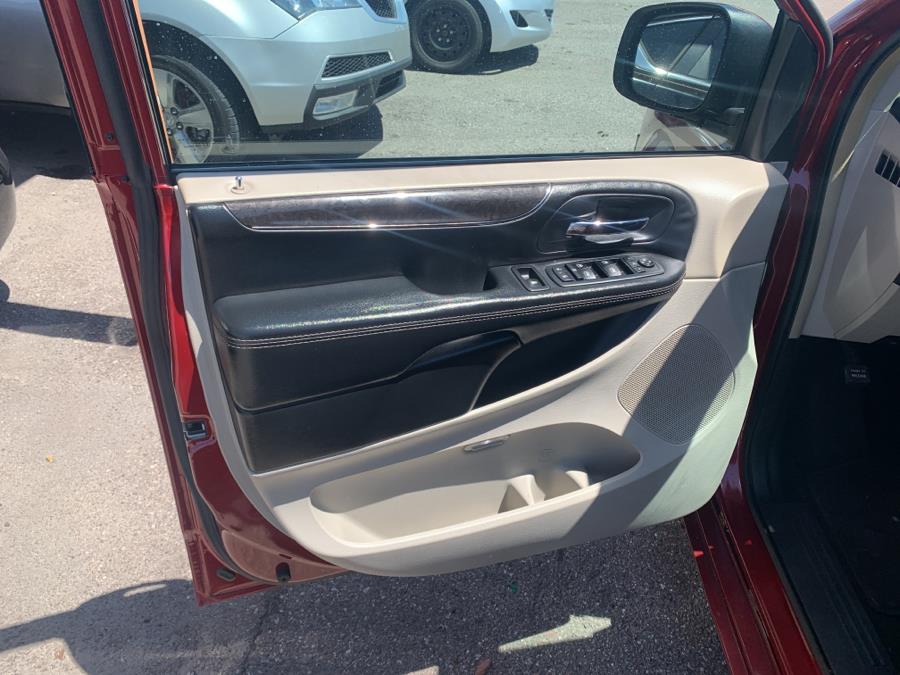 Used Chrysler Town & Country 4dr Wgn Touring 2016 | Central florida Auto Trader. Kissimmee, Florida Used Chrysler Town & Country 4dr Wgn Touring 2016 | Central florida Auto Trader. Kissimmee, Florida