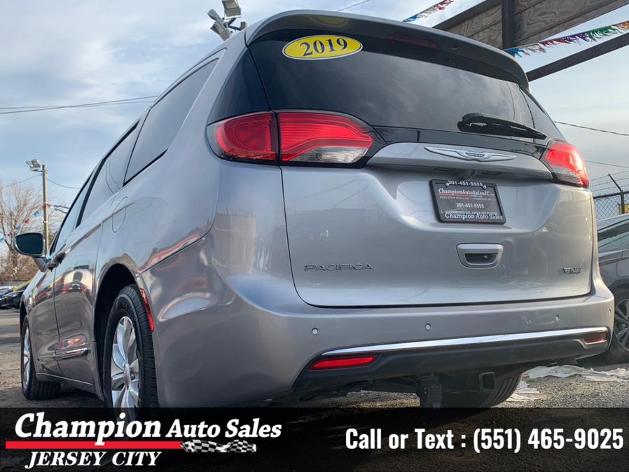Used Chrysler Pacifica Touring L FWD 2019 | Champion Auto Sales. Jersey City, New Jersey