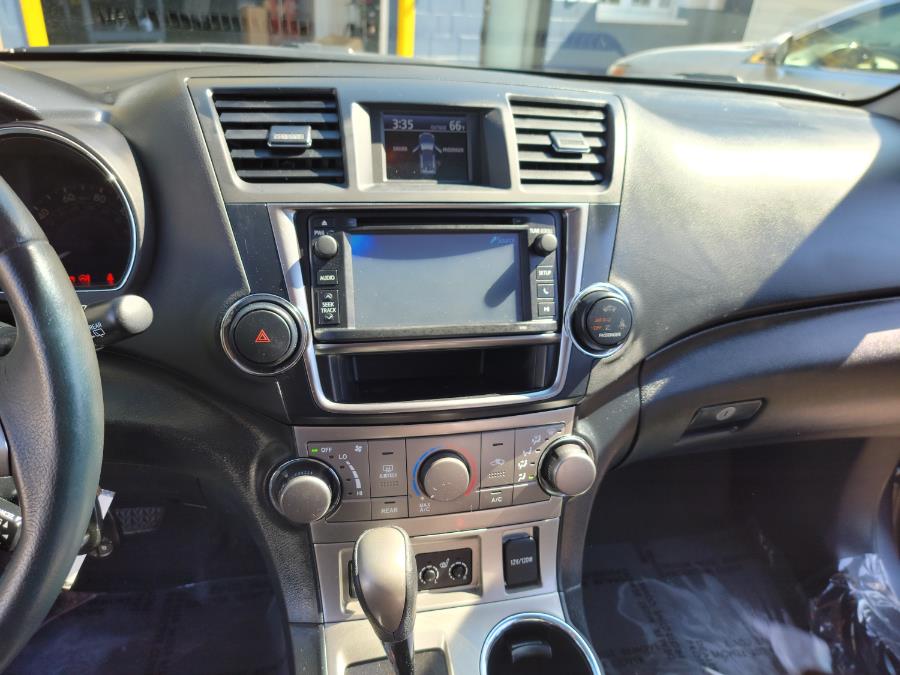 Used Toyota Highlander 4WD 4dr V6 SE (Natl) 2013 | Eugen's Auto Sales & Repairs. Philadelphia, Pennsylvania Used Toyota Highlander 4WD 4dr V6 SE (Natl) 2013 | Eugen's Auto Sales & Repairs. Philadelphia, Pennsylvania