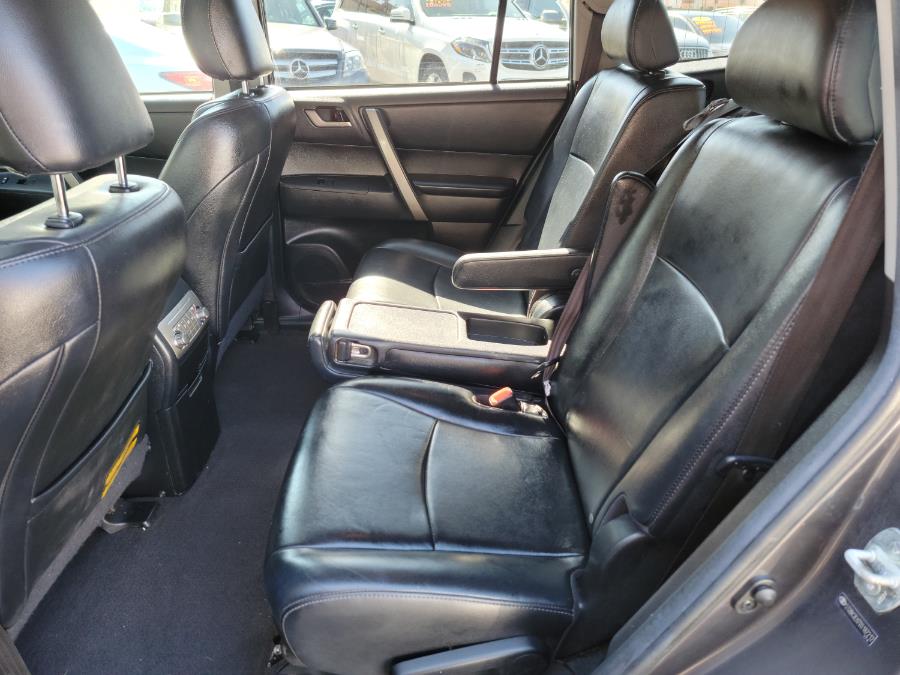 Used Toyota Highlander 4WD 4dr V6 SE (Natl) 2013 | Eugen's Auto Sales & Repairs. Philadelphia, Pennsylvania Used Toyota Highlander 4WD 4dr V6 SE (Natl) 2013 | Eugen's Auto Sales & Repairs. Philadelphia, Pennsylvania