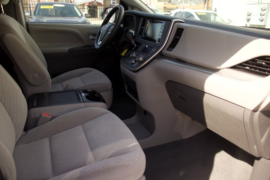 Used Toyota Sienna LE FWD 8-Passenger (Natl) 2020 | Route 27 Auto Mall. Linden, New Jersey Used Toyota Sienna LE FWD 8-Passenger (Natl) 2020 | Route 27 Auto Mall. Linden, New Jersey