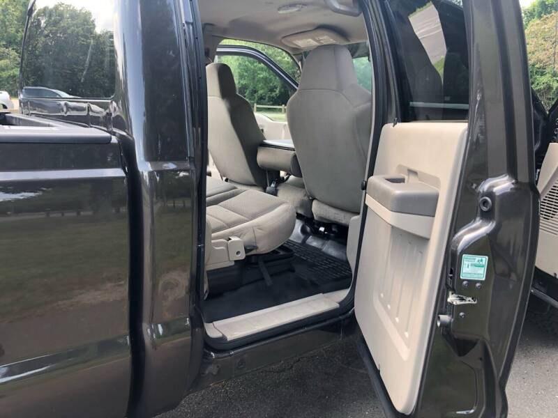 2008 Ford Super Duty F-350 SRW 4WD Crew Cab 156" XL, available for sale in Plainville, Connecticut | Choice Group LLC Choice Motor Car. Plainville, Connecticut