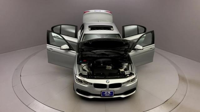 Used BMW 3 Series 320i xDrive Sedan 2018 | J&M Automotive Sls&Svc LLC. Naugatuck, Connecticut Used BMW 3 Series 320i xDrive Sedan 2018 | J&M Automotive Sls&Svc LLC. Naugatuck, Connecticut