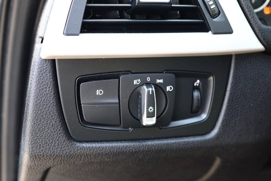 2014 BMW 3 Series 4dr Sdn 320i xDrive AWD, available for sale in Jamaica, New York | Hillside Auto Mall Inc.. Jamaica, New York 2014 BMW 3 Series 4dr Sdn 320i xDrive AWD, available for sale in Jamaica, New York | Hillside Auto Mall Inc.. Jamaica, New York