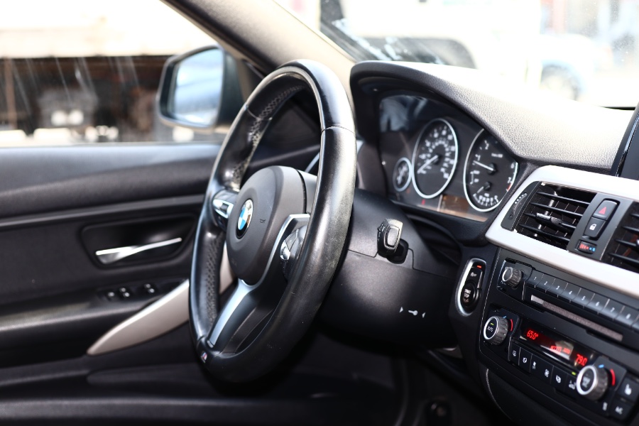 2014 BMW 3 Series 4dr Sdn 320i xDrive AWD, available for sale in Jamaica, New York | Hillside Auto Mall Inc.. Jamaica, New York 2014 BMW 3 Series 4dr Sdn 320i xDrive AWD, available for sale in Jamaica, New York | Hillside Auto Mall Inc.. Jamaica, New York