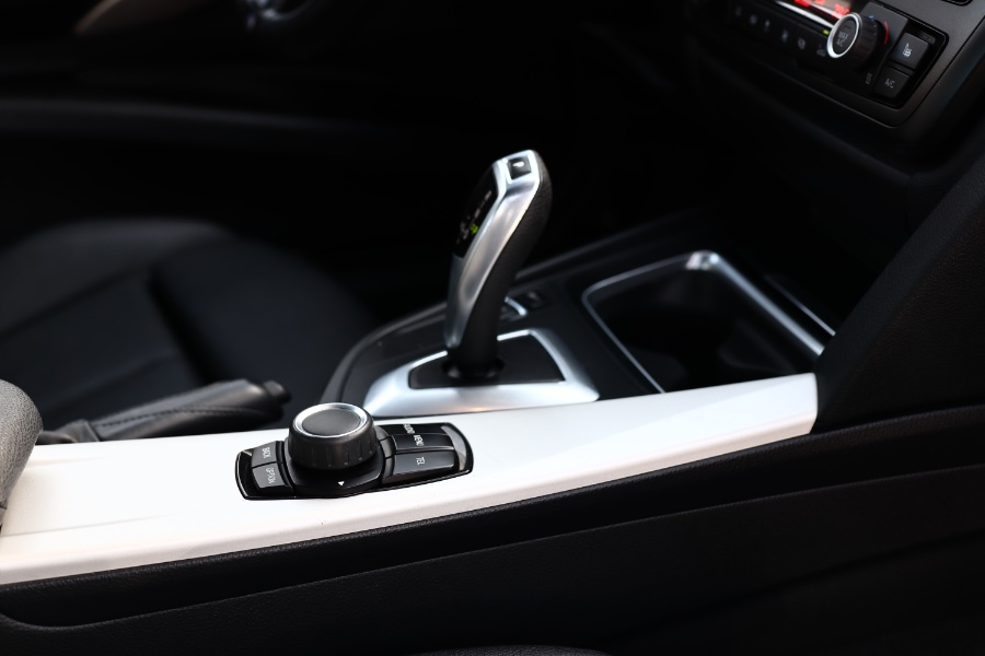 2014 BMW 3 Series 4dr Sdn 320i xDrive AWD, available for sale in Jamaica, New York | Hillside Auto Mall Inc.. Jamaica, New York 2014 BMW 3 Series 4dr Sdn 320i xDrive AWD, available for sale in Jamaica, New York | Hillside Auto Mall Inc.. Jamaica, New York