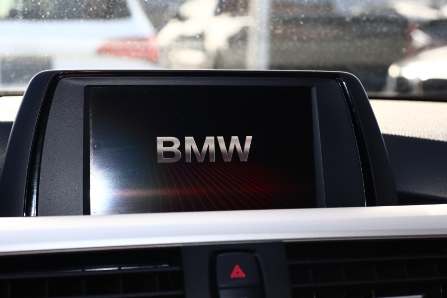2014 BMW 3 Series 4dr Sdn 320i xDrive AWD, available for sale in Jamaica, New York | Hillside Auto Mall Inc.. Jamaica, New York 2014 BMW 3 Series 4dr Sdn 320i xDrive AWD, available for sale in Jamaica, New York | Hillside Auto Mall Inc.. Jamaica, New York