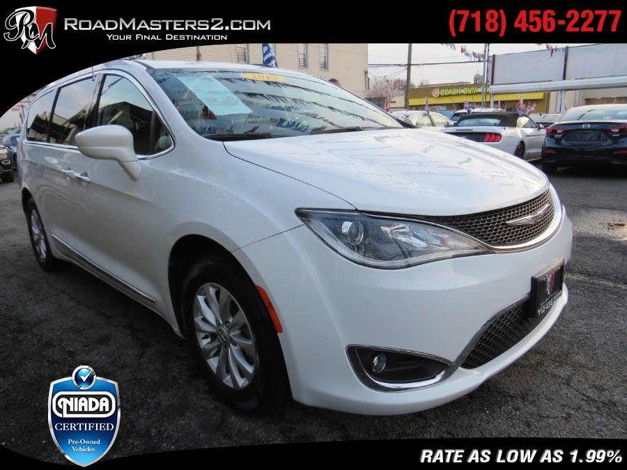 2019 Chrysler Pacifica Touring L FWD, available for sale in Middle Village, New York | Road Masters II INC. Middle Village, New York