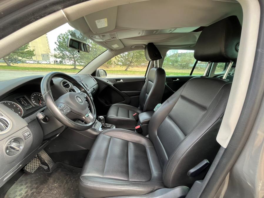 Used Volkswagen Tiguan 4WD 4dr SE 4Motion 2011 | Wonderland Auto. Revere, Massachusetts
