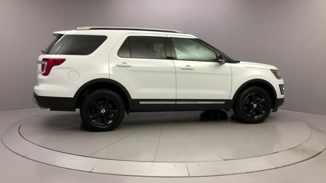 2016 Ford Explorer 4WD 4dr XLT, available for sale in Naugatuck, Connecticut | J&M Automotive Sls&Svc LLC. Naugatuck, Connecticut 2016 Ford Explorer 4WD 4dr XLT, available for sale in Naugatuck, Connecticut | J&M Automotive Sls&Svc LLC. Naugatuck, Connecticut