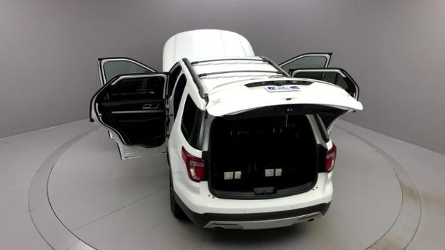 2016 Ford Explorer 4WD 4dr XLT, available for sale in Naugatuck, Connecticut | J&M Automotive Sls&Svc LLC. Naugatuck, Connecticut 2016 Ford Explorer 4WD 4dr XLT, available for sale in Naugatuck, Connecticut | J&M Automotive Sls&Svc LLC. Naugatuck, Connecticut