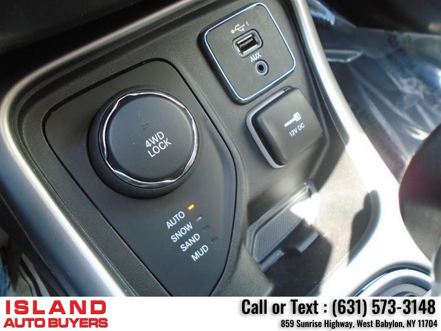 Used Jeep Compass Latitude 4x4 4dr SUV 2019 | Island Auto Buyers. West Babylon, New York Used Jeep Compass Latitude 4x4 4dr SUV 2019 | Island Auto Buyers. West Babylon, New York