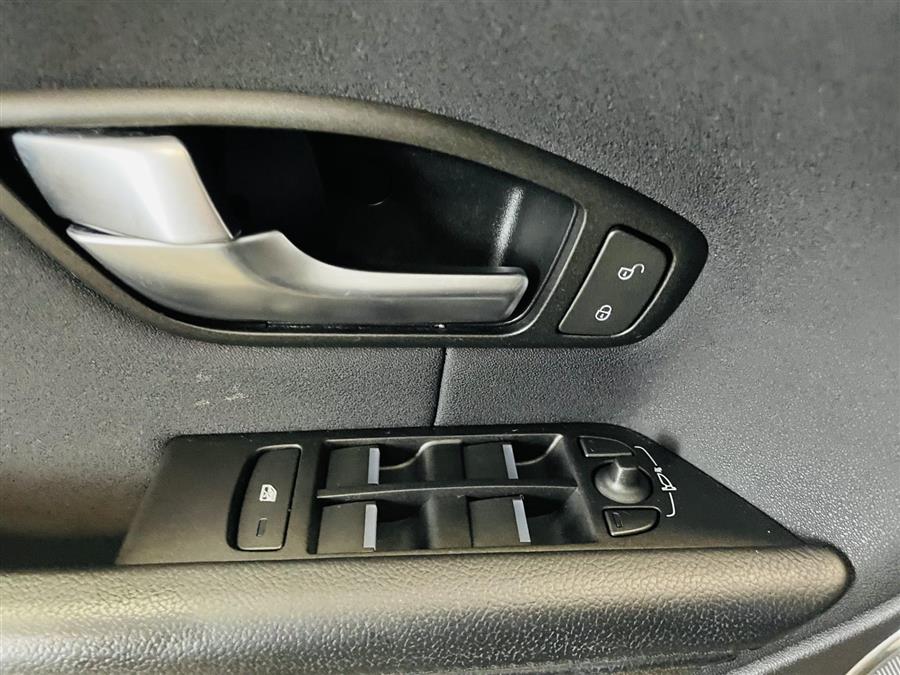 Used Land Rover Range Rover Evoque 5dr HB SE 2016 | Northshore Motors. Syosset , New York Used Land Rover Range Rover Evoque 5dr HB SE 2016 | Northshore Motors. Syosset , New York