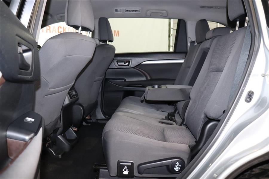 Used Toyota Highlander LE 2017 | Fast Track Motors. Paterson, New Jersey Used Toyota Highlander LE 2017 | Fast Track Motors. Paterson, New Jersey