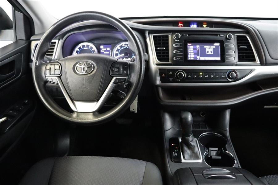 Used Toyota Highlander LE 2017 | Fast Track Motors. Paterson, New Jersey Used Toyota Highlander LE 2017 | Fast Track Motors. Paterson, New Jersey