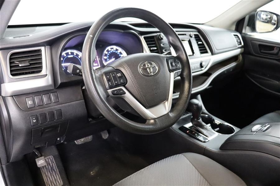 Used Toyota Highlander LE 2017 | Fast Track Motors. Paterson, New Jersey Used Toyota Highlander LE 2017 | Fast Track Motors. Paterson, New Jersey